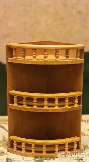 Угловая дубовая полочка