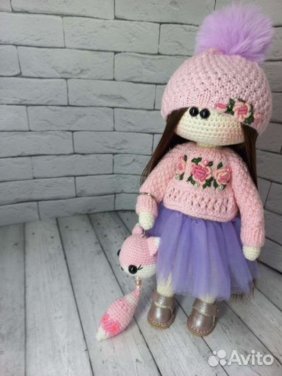 Вязаная интерьерная кукла