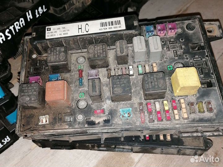 Блок предохранителей Opel Astra H
