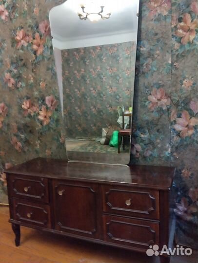 Старинное трюмо