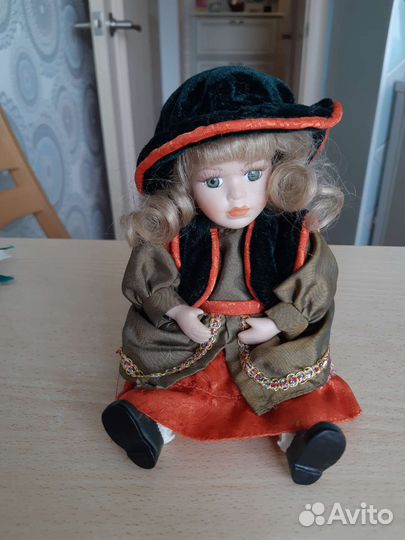 Куклы фарфоровые