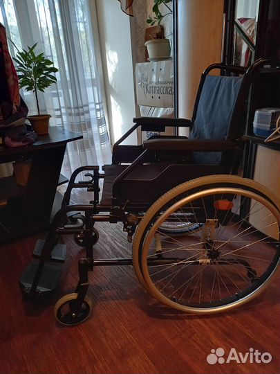 Продам инвалидную коляску