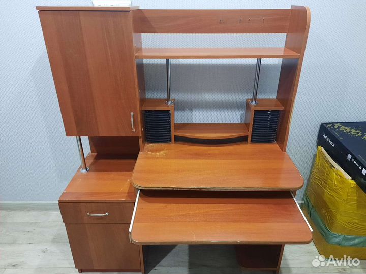 Компьютерный стол, письменный стол