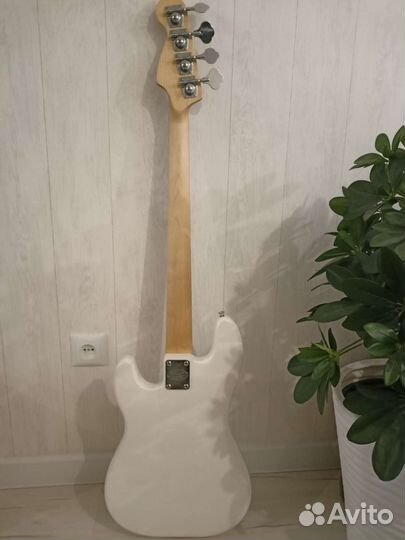 Бас гитара stagg