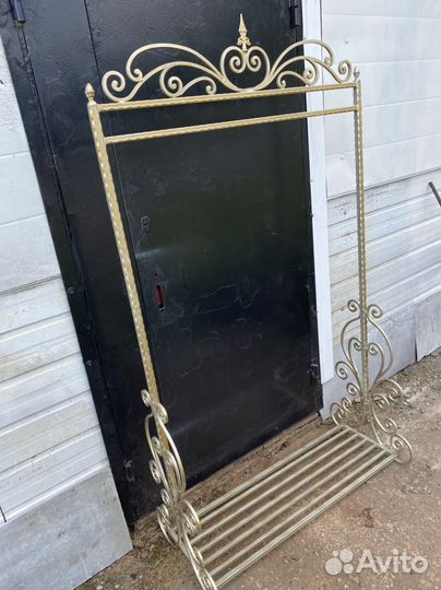 Вешалка кованая