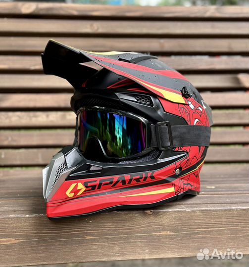 Кроссовый шлем Spark с очками Red