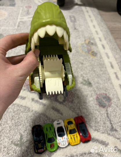 Машинка динозавр