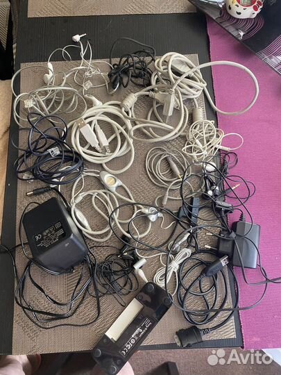 Провода,кабели, наушники к телефонам, зарядки