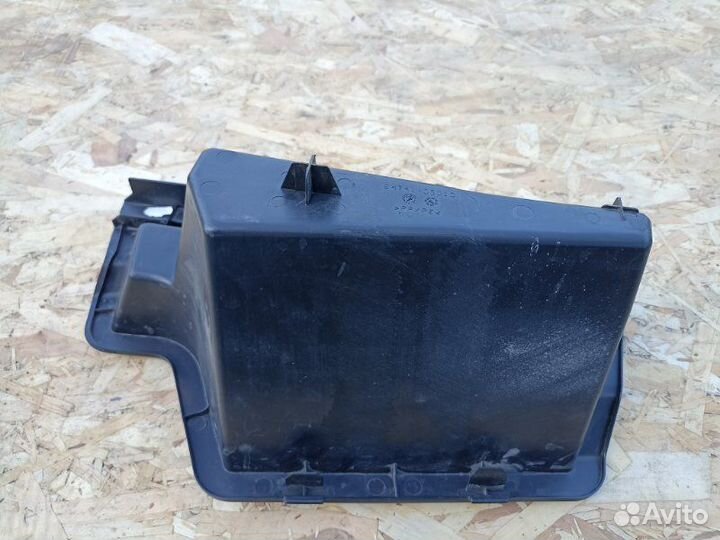 Карман багажника задний правый Toyota Avensis