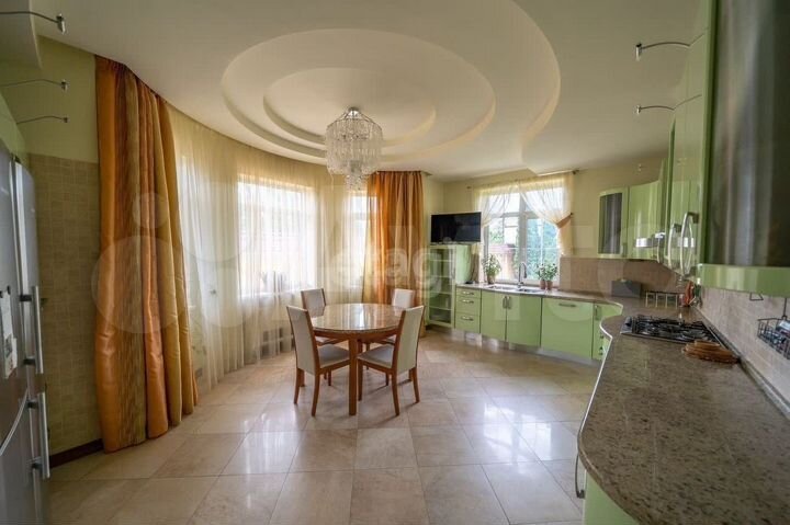 Дом 324 м² на участке 10 сот.