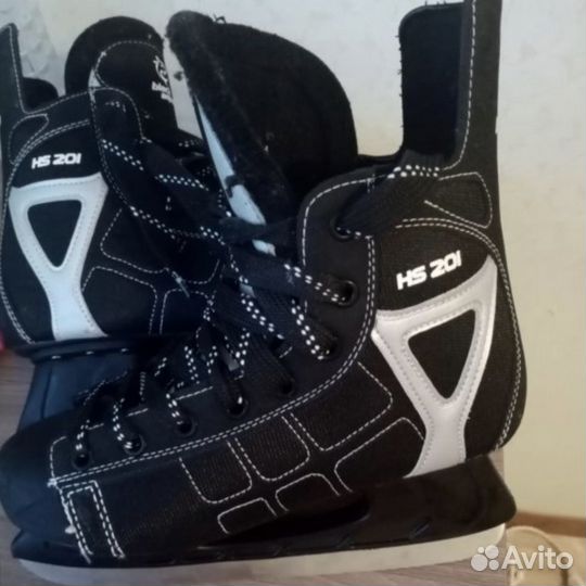 Продам хоккейные коньки