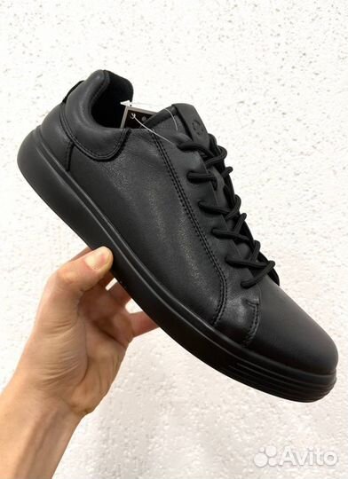 Кроссовки Ecco легкие