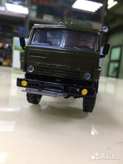 Модель 1:43 камаз 4310