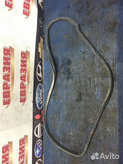 Уплотнитель двери передний правый Volkswagen