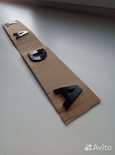 Буквы LADA на крышку багажника