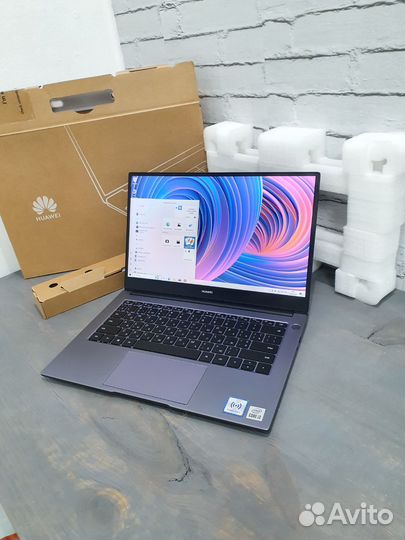 Ультрабук Huawei MateBook 8/256GB Core i3