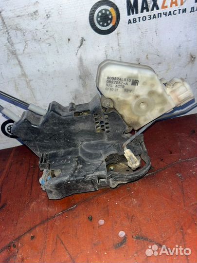 Замок двери перед. прав. Nissan Skyline V35 2001