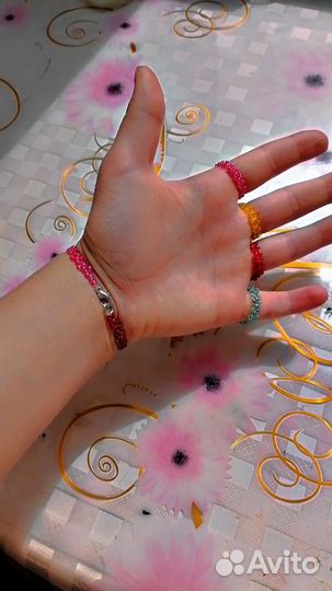 Цветная рука-перчатка из бисера