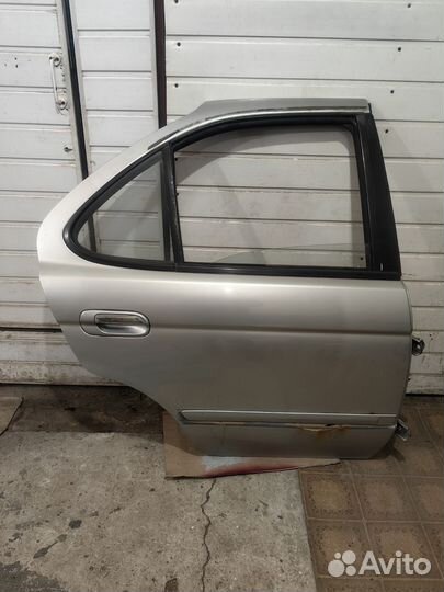 Дверь задняя правая
