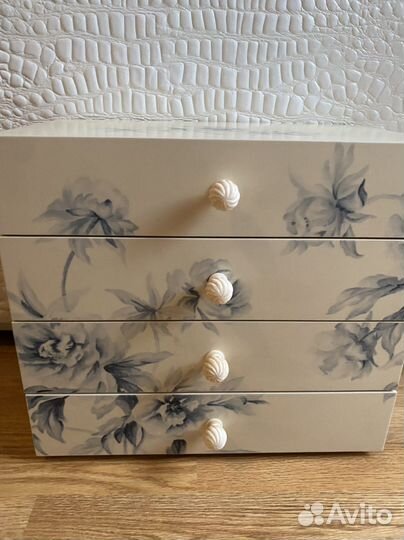 Коробка для очков Camilla белая с пионами