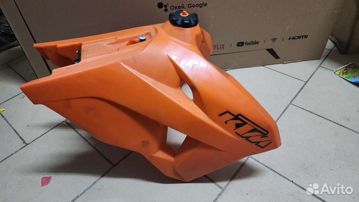 Бензобак увеличен. 13 л. с насосом KTM, Husqvarna