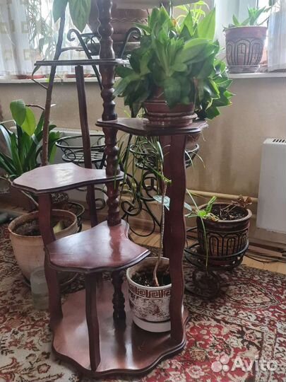 Подставка для цветов деревянная