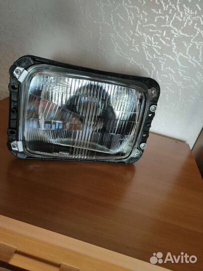 Правая фара Mercedes Benz Bus 207D-410