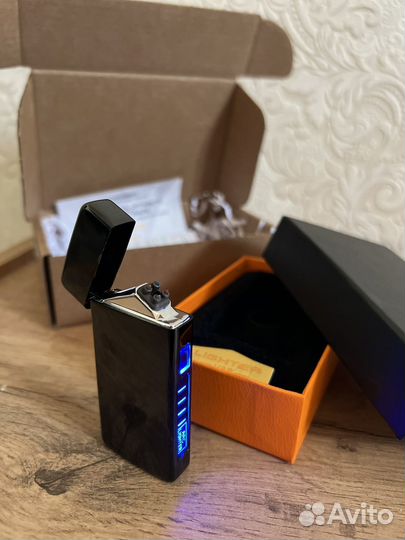 Зажигалка электронная в подарочной упаковке новая