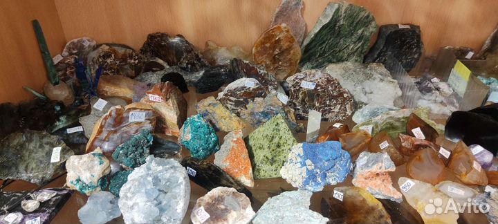 Минералы Урала, ножи, шкатулки, подсвечники