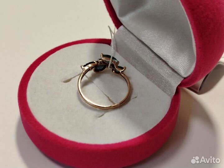 Кольцо с камнями золотое