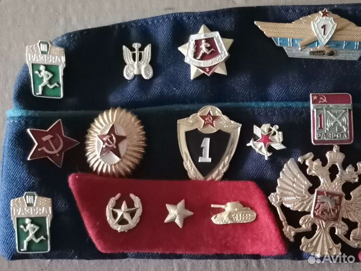 Пилотка со значками и шевронами СССР