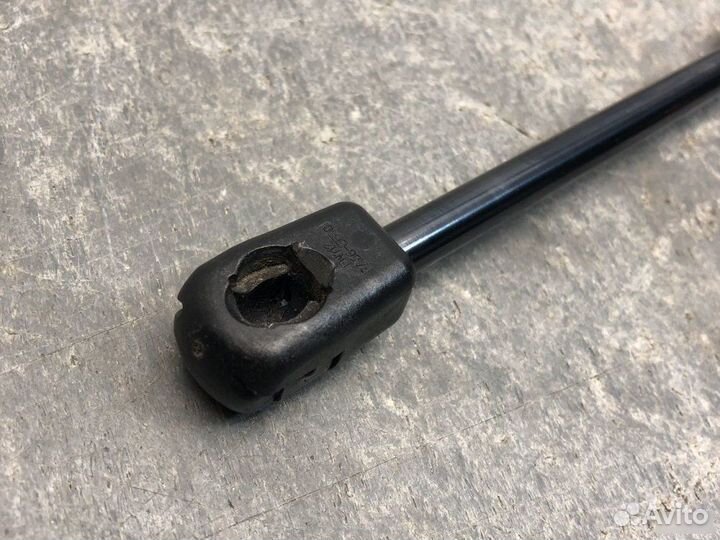 Амортизатор капота Kia Stinger Gt