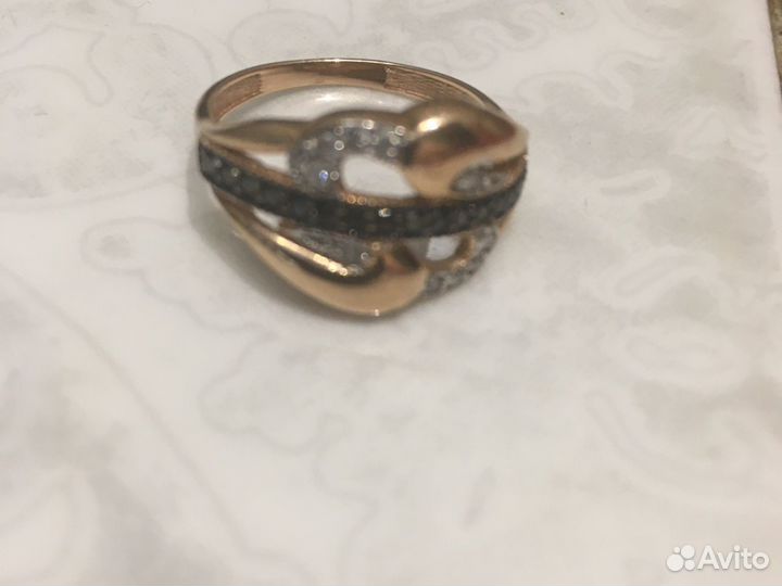 Золотое кольцо с бриллиантами черными