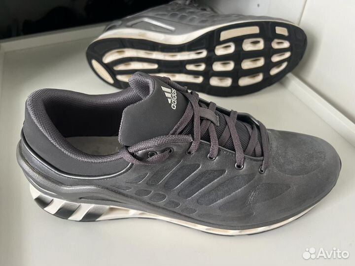 Кроссовки adidas