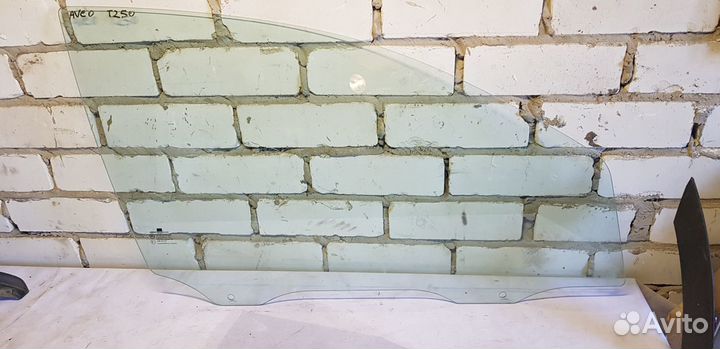 Chevrolet Aveo T250 Стекло двери передней правой