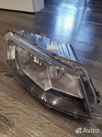Фара передняя правая skoda octavia a7