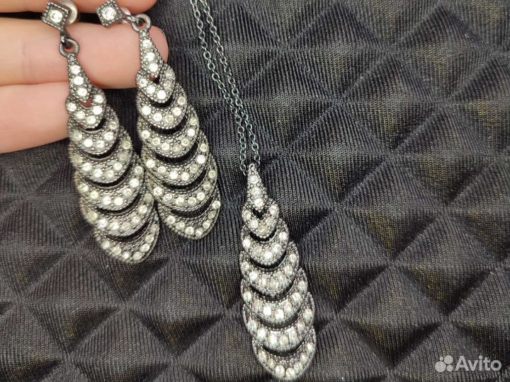 Комлекты бижутерии разные серьги и подвеска