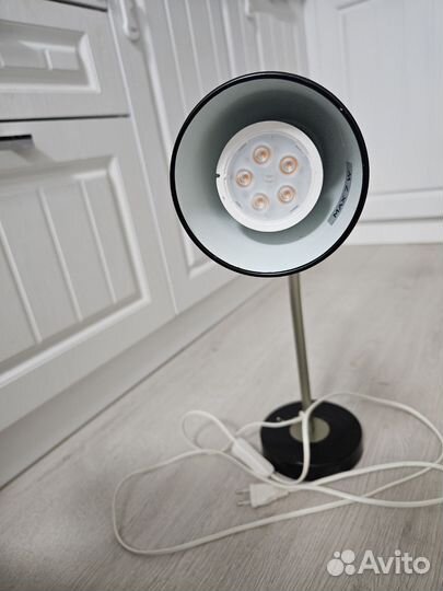 Настольная лампа