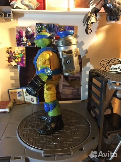 Леонардо с Бочкой для мутагена Черепашки ниндзя