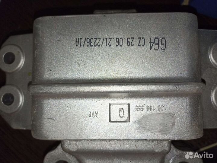 Volkswagen Подушка кпп