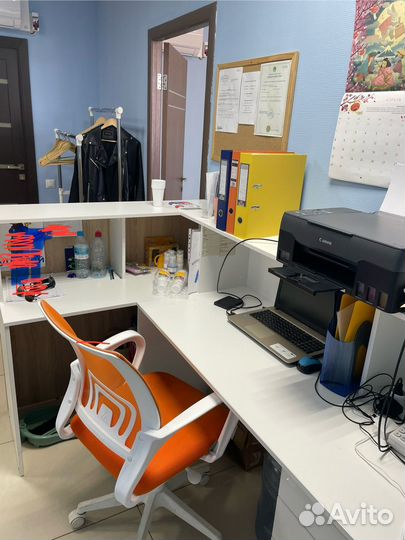 Стойка ресепшн угловая бу