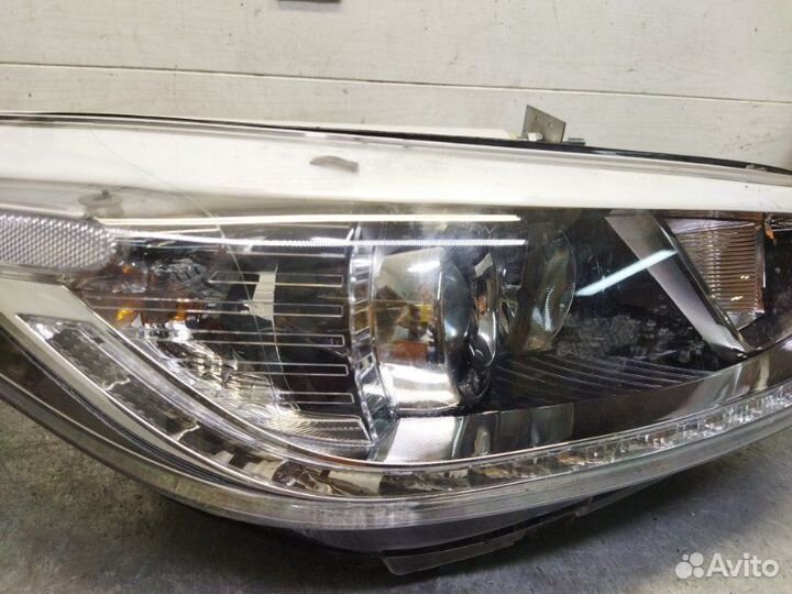 Фара правая Kia Ceed JD хетчбэк 1.6 GDI G4FD 2013