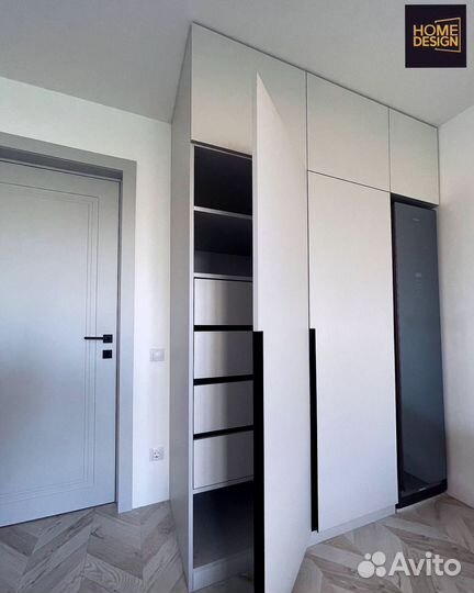 Современный распашной шкаф