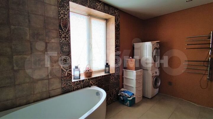 Коттедж 216 м² на участке 10 сот.