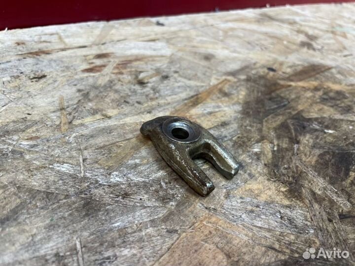 Кронштейн форсунки Renault Duster