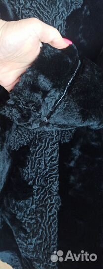 Шуба из мутона с отделкой из каракуля