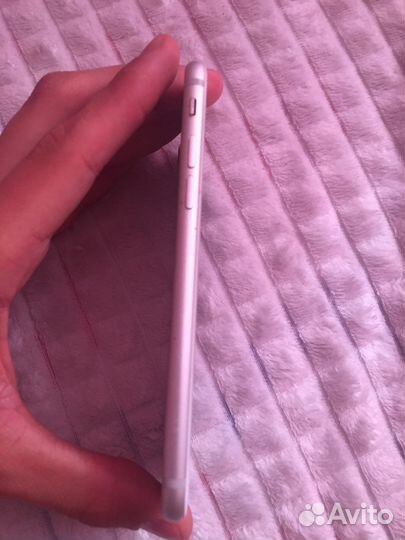 Телефон iPhone 7