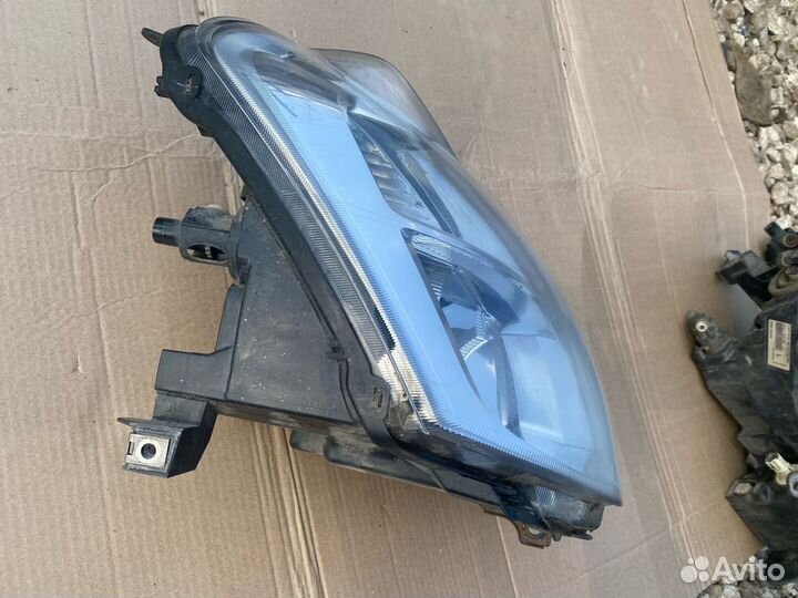 Фара передняя правая Nissan Almera G15