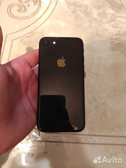 Телефон iPhone 8
