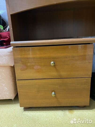 Туалетный столик с зеркалом и шкафом